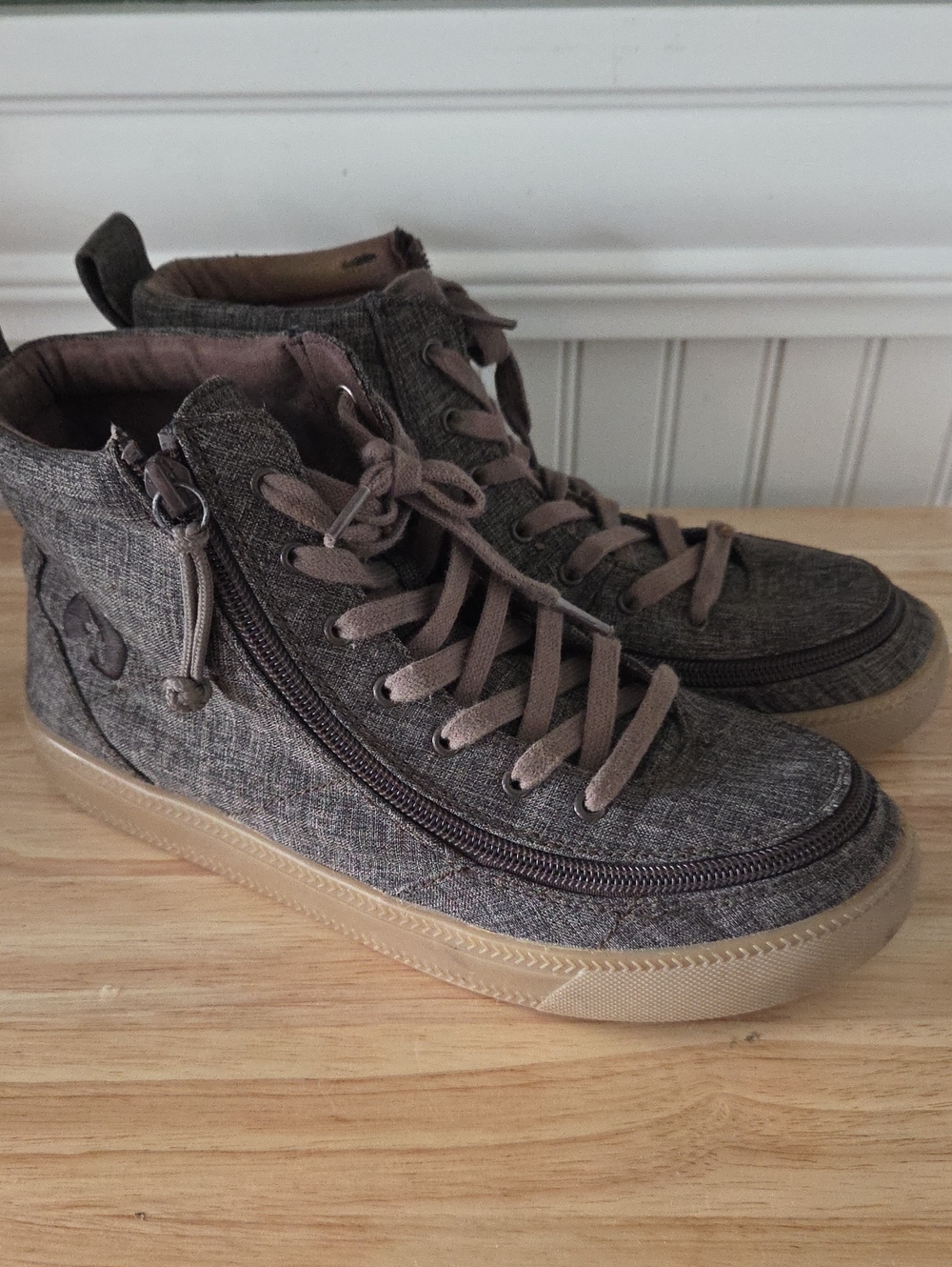 Billy Classic Lace High Top Kid Shoes Size 6